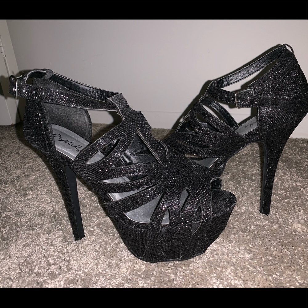 Worn once - Qupid Platform Sandal